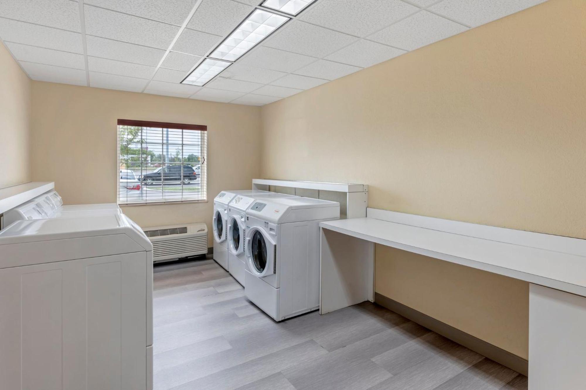 Candlewood Suites Indianapolis East By Ihg Экстерьер фото