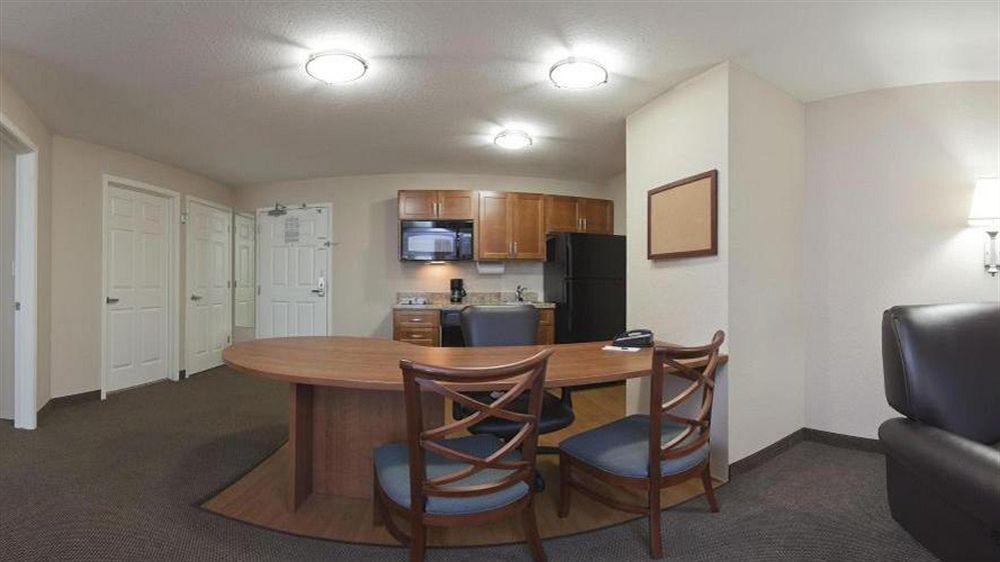 Candlewood Suites Indianapolis East By Ihg Экстерьер фото